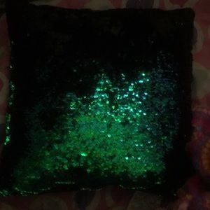Flip sequin pillow